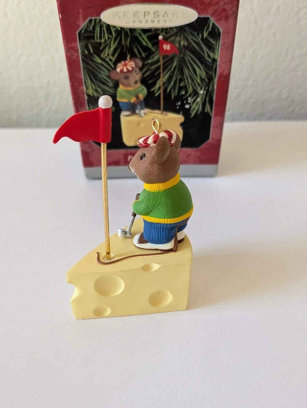 1998 Hallmark Keepsake Christmas Ornament Puttin' Around Mouse Golf